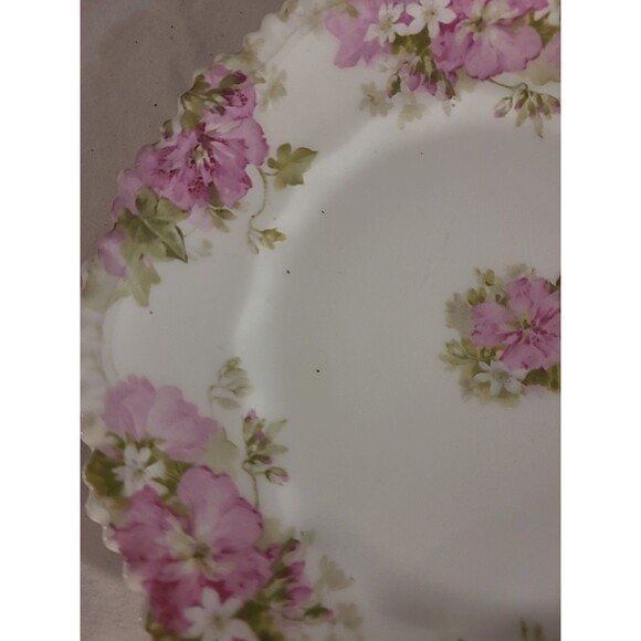 Antique Vintage 8 in scalloped edge white porcelain plate with pink flowers - Picture 7 of 8